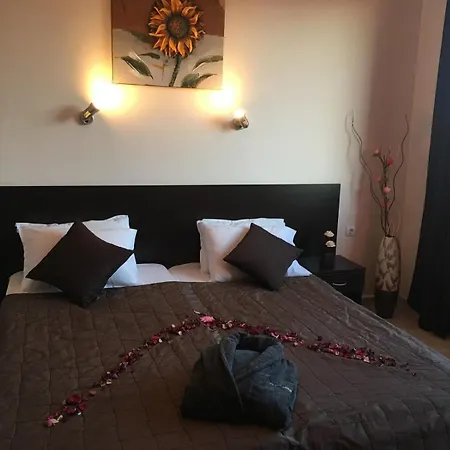 Advanced Apartments Salt Lake Beach 4* بوموري