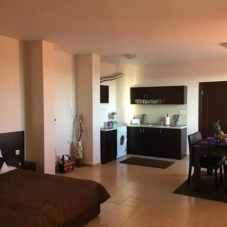 Advanced Apartments Salt Lake Beach بوموري