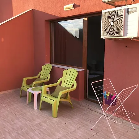 Advanced Apartments Salt Lake Beach 4* بوموري