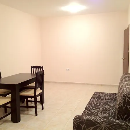 Advanced Apartments Salt Lake Beach 4* بوموري