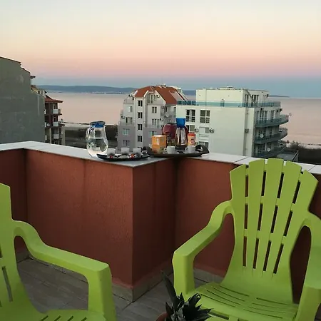 Advanced Apartments Salt Lake Beach 4* بوموري