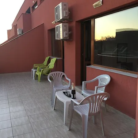 Advanced Apartments Salt Lake Beach 4* بوموري