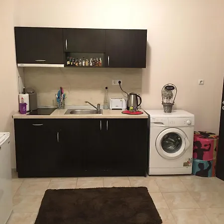 Advanced Apartments Salt Lake Beach 4* بوموري