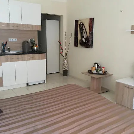 Advanced Apartments Salt Lake Beach 4* بوموري