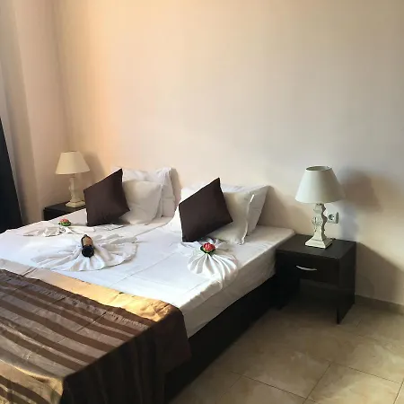 Advanced Apartments Salt Lake Beach 4* بوموري