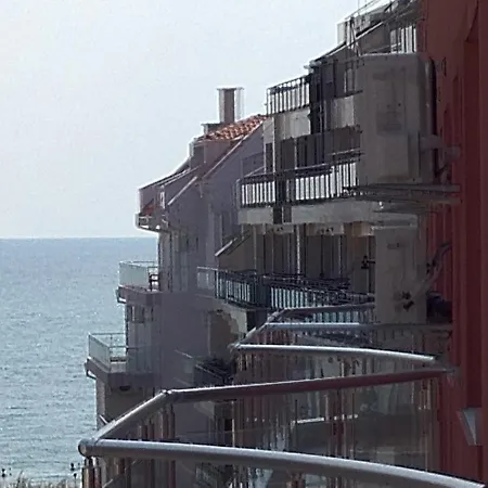 Advanced Apartments Salt Lake Beach 4* بوموري