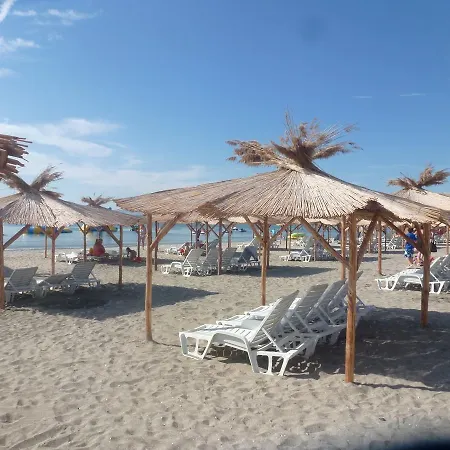 Advanced Apartments Salt Lake Beach 4* بوموري